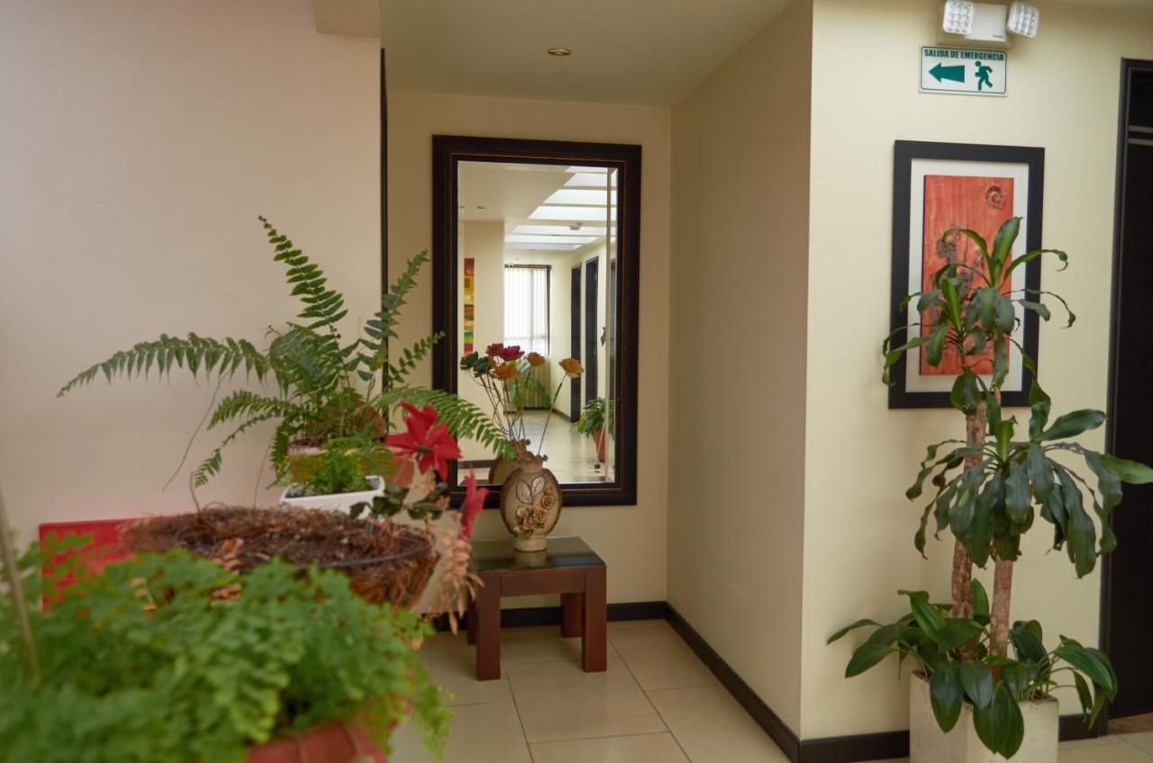 Hotel Alojate In โบโกตา ภายนอก รูปภาพ