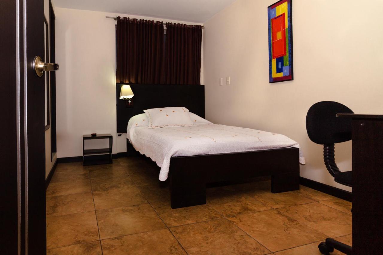 Hotel Alojate In โบโกตา ภายนอก รูปภาพ